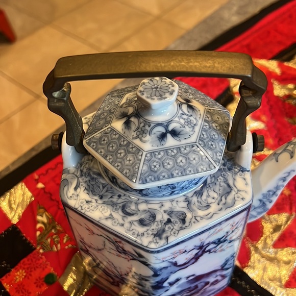 VINTAGE BLUE WHITE PINK CHERRY TREE BLOSSOM CHINESE TEAPOT WITH BRASS HANDLE set - Picture 4 of 12